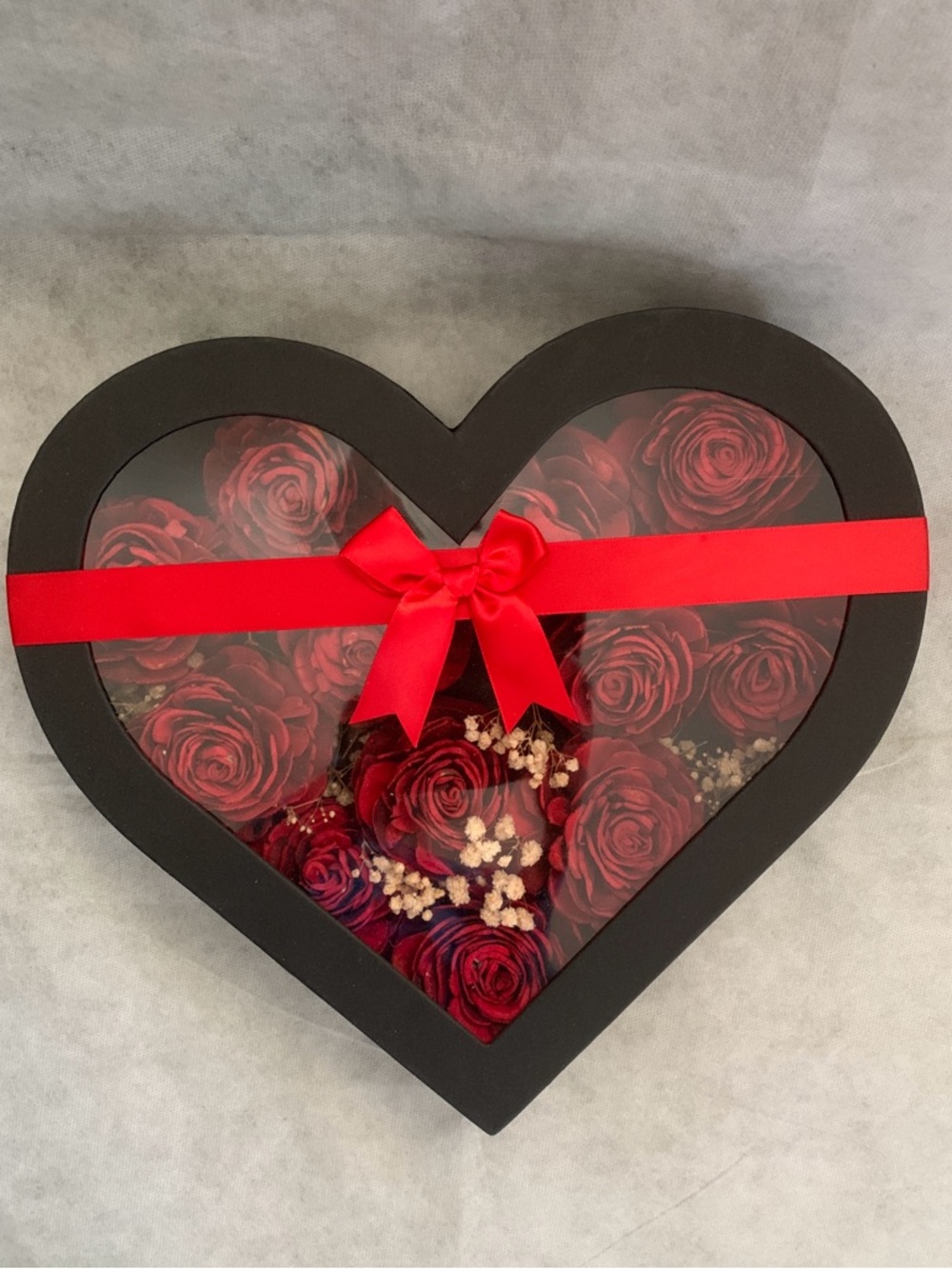 NWT Heart-Shaped Woodchip Rose Arrangement & Picture Frame Display